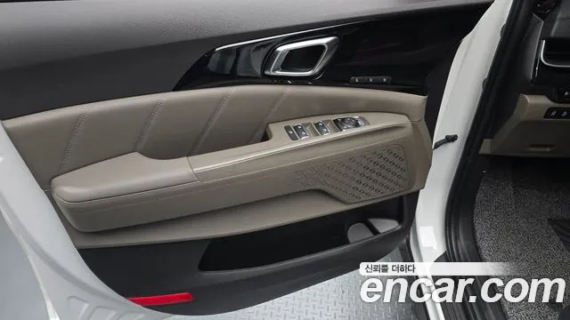 Kia Carnival Generation 4 — Фото автомобиля 24