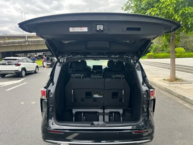 Toyota Sienna — Фото автомобиля 24