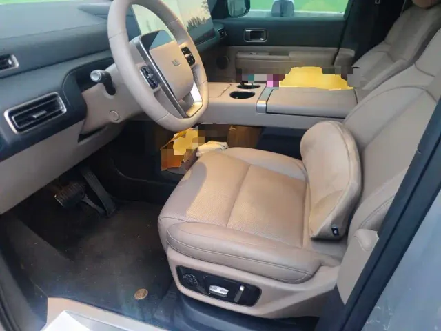 Li Auto MEGA — Фото автомобиля 11