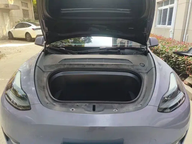 Tesla Model Y — Фото автомобиля 19