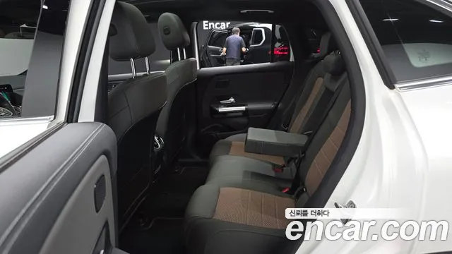 Mercedes-Benz EQA — Фото автомобиля 11