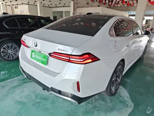BMW 5 Series — Фото автомобиля 6