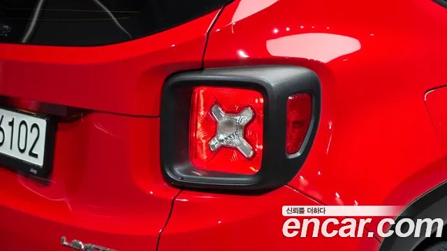 Jeep Renegade — Фото автомобиля 8