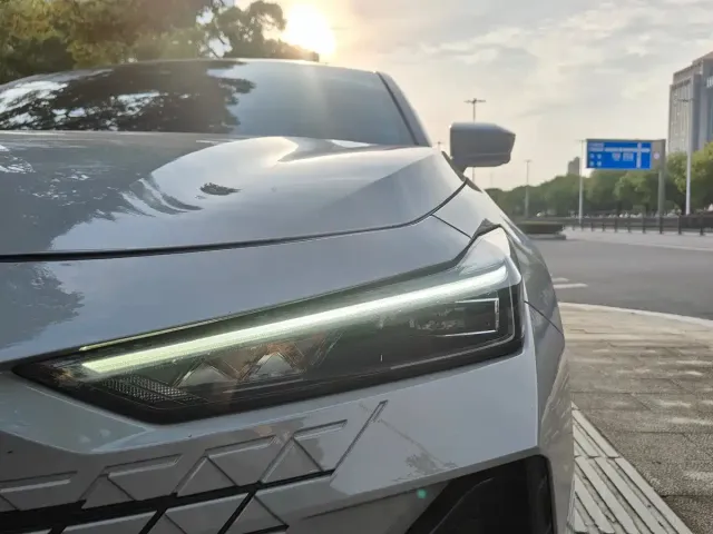Changan UNI-V — Фото автомобиля 10