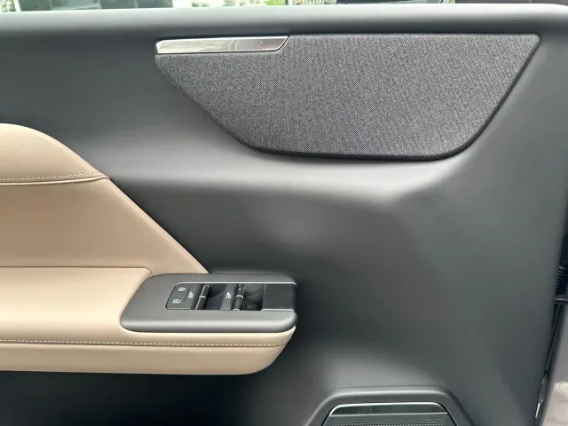 Volvo XC70 Plug-in Hybrid — Фото автомобиля 15