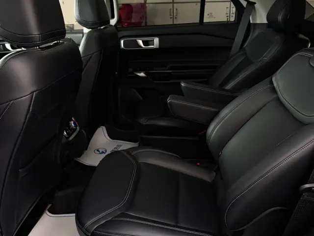 Ford Explorer — Фото автомобиля 14