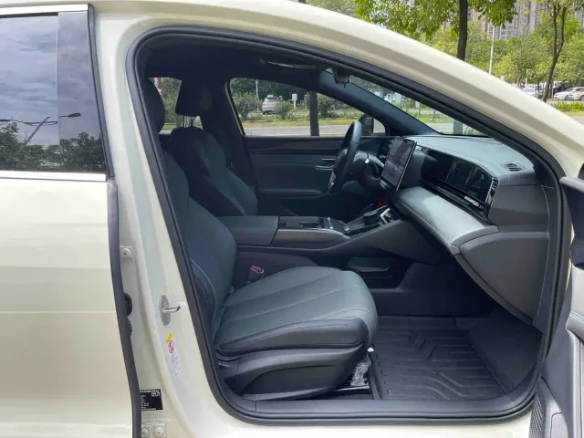 BYD Qin L — Фото автомобиля 10