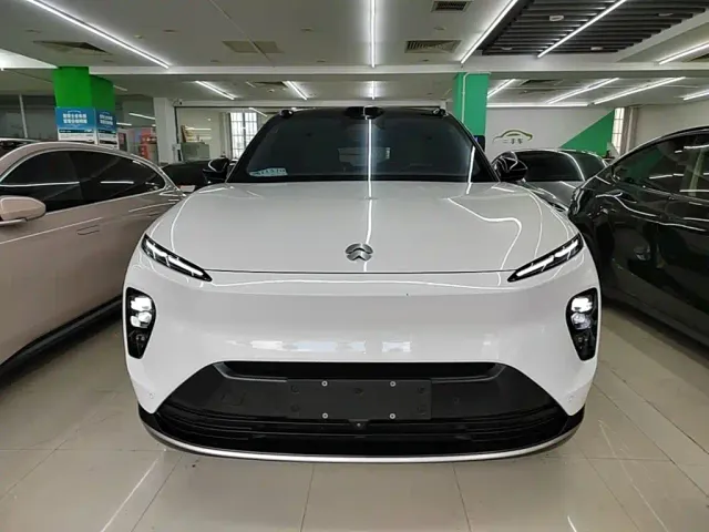 Nio ES8 — Фото автомобиля 2