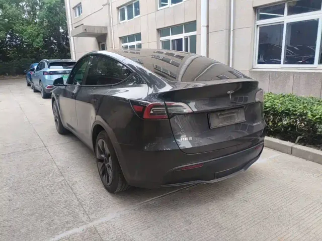 Tesla Model Y 2024 Rear-Wheel Drive Version — Фото автомобиля 4
