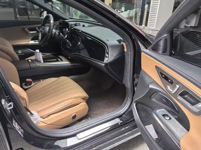 Mercedes-Benz E-Class — Фото автомобиля 4