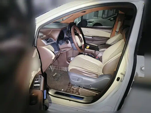 Toyota Sienna — Фото автомобиля 8