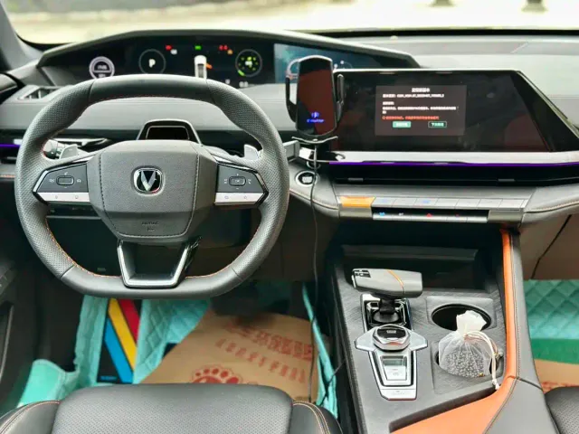Changan Changan UNI-V 2022 1.5T Premium Model — Фото автомобиля 16