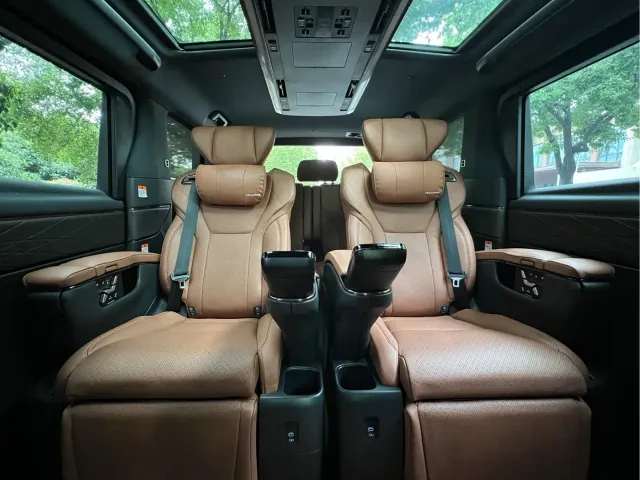Toyota Alphard — Фото автомобиля 8