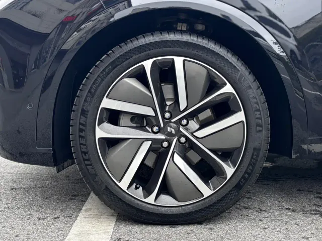 Li Auto L9 — Фото автомобиля 7