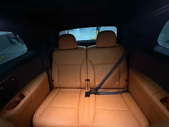 Li Auto i8 — Фото автомобиля 8