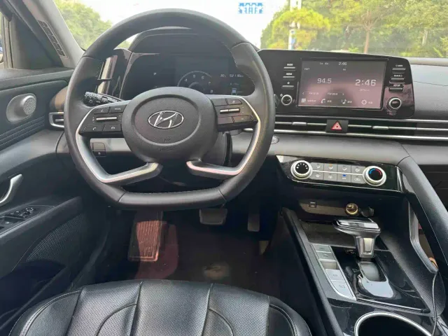 Hyundai Elantra — Фото автомобиля 8