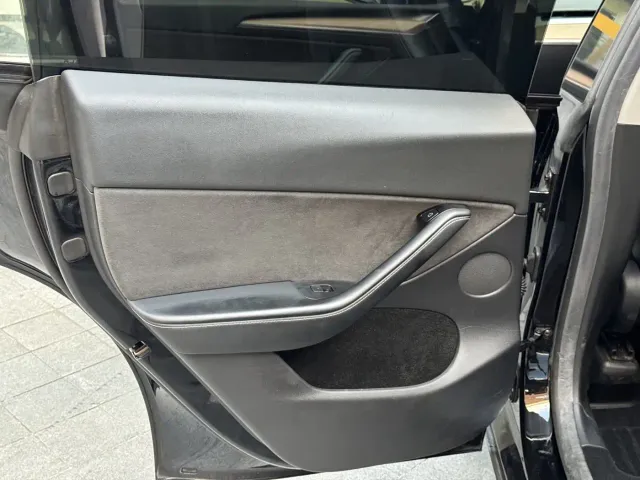 Tesla Model Y — Фото автомобиля 13