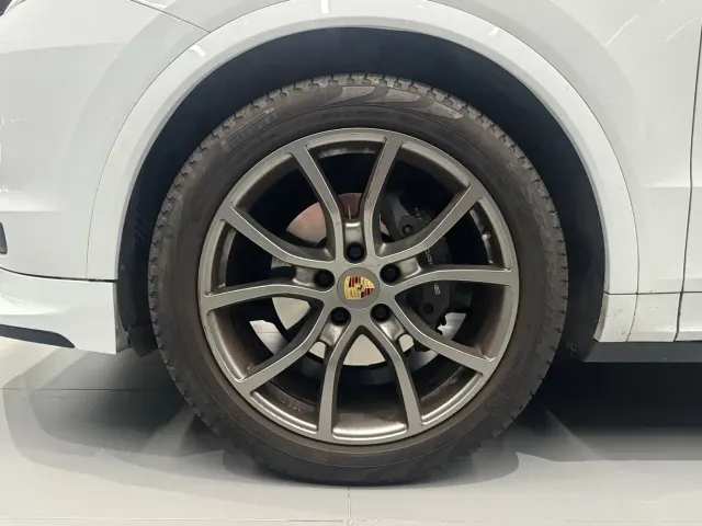 Porsche Cayenne — Фото автомобиля 12