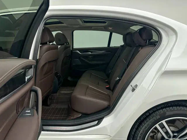 BMW 5 Series — Фото автомобиля 18