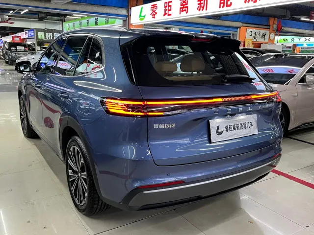 Geely Galaxy Starship 7 EM-i — Фото автомобиля 4