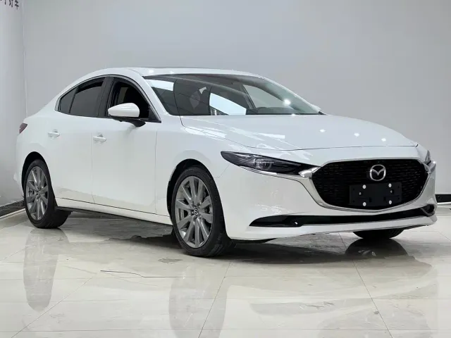 Mazda Axela — Фото автомобиля 3