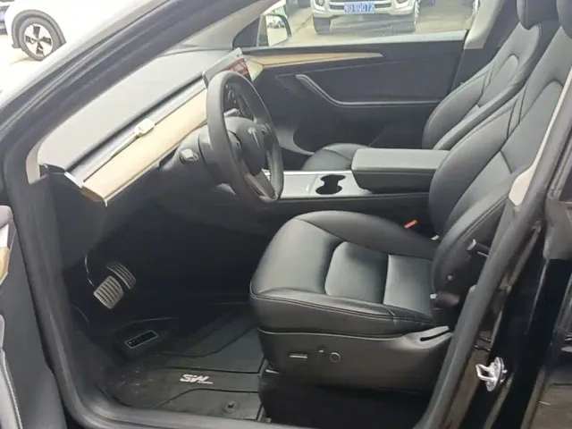 Tesla Model Y — Фото автомобиля 14