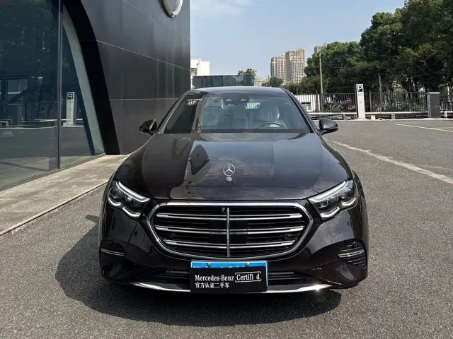 Mercedes-Benz E-Class — Фото автомобиля 2