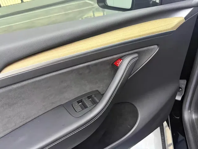 Tesla Model Y — Фото автомобиля 10