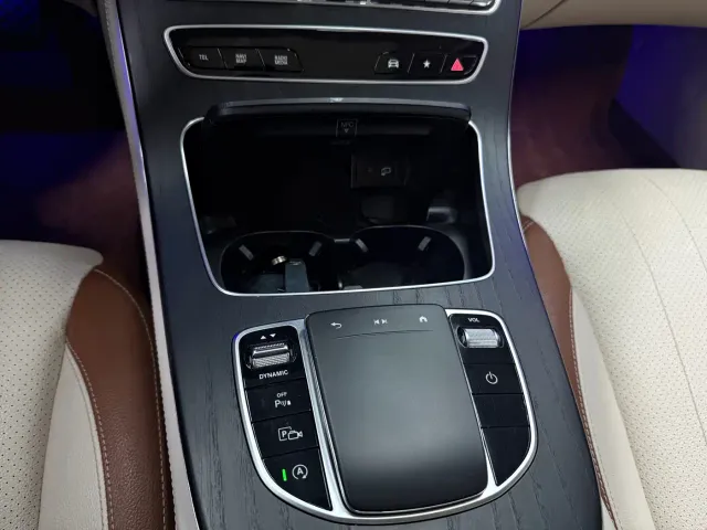 Mercedes-Benz E-Class — Фото автомобиля 19