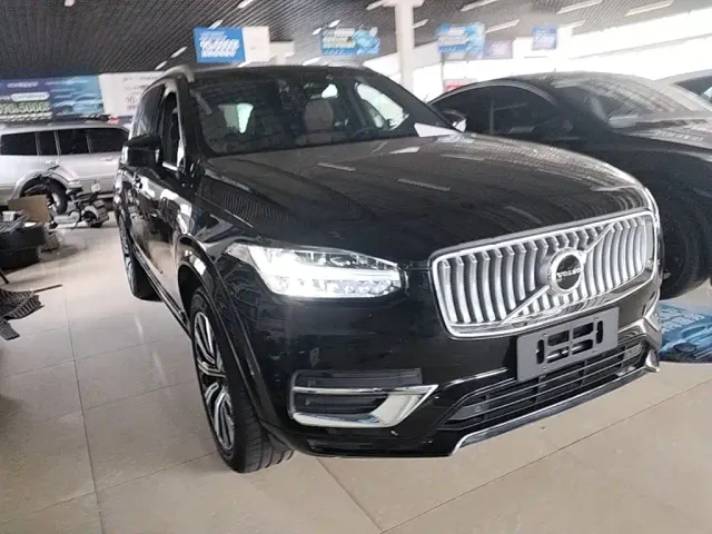 Volvo XC90 — Фото автомобиля 3