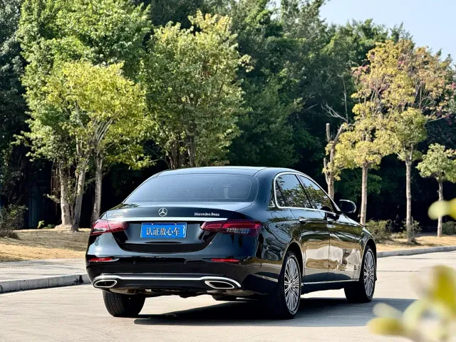 Mercedes-Benz E-Class — Фото автомобиля 4