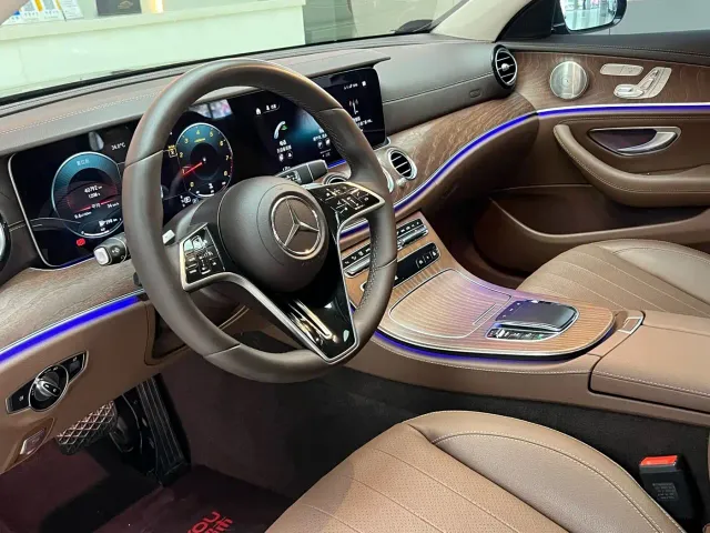 Mercedes-Benz E-Class — Фото автомобиля 8