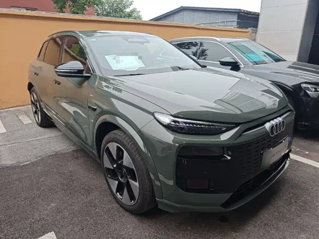 Audi Q6L e-tron — Фото автомобиля 3