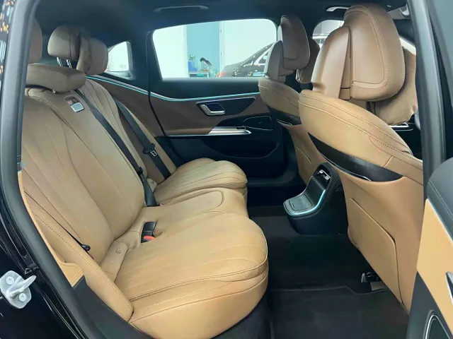 Mercedes-Benz E-Class — Фото автомобиля 11