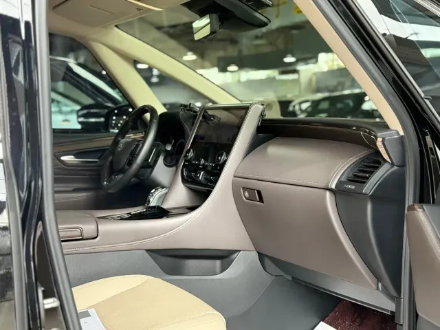 Toyota Alphard — Фото автомобиля 11