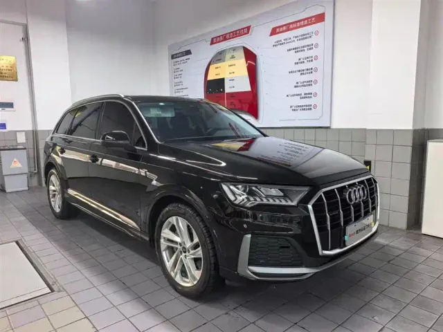 Audi Q7 — Фото автомобиля 3