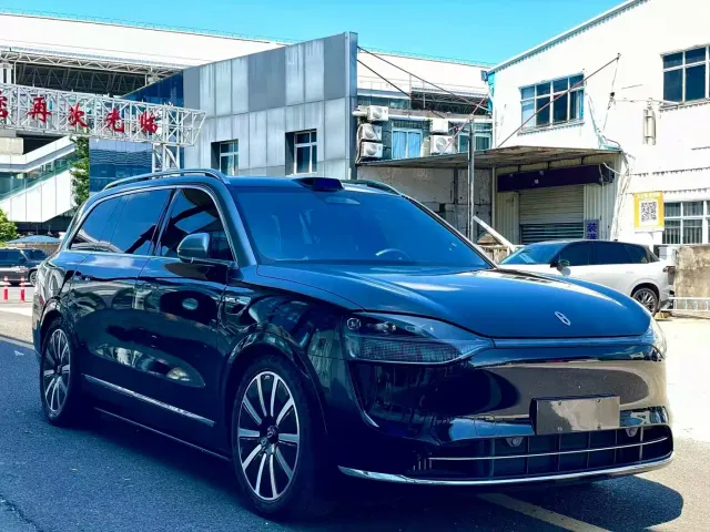 Aito M9 — Фото автомобиля 3