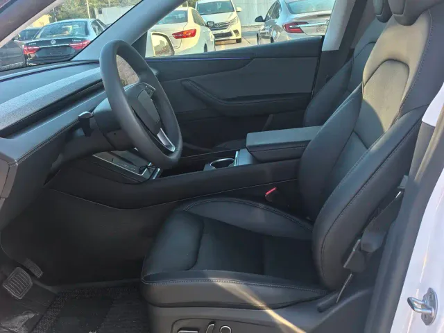 Tesla Model Y — Фото автомобиля 4