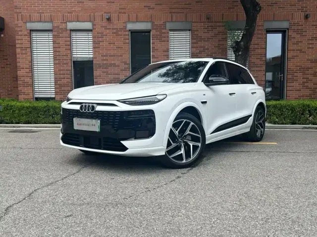 Фотография автомобиля — Audi Q6L e-tron