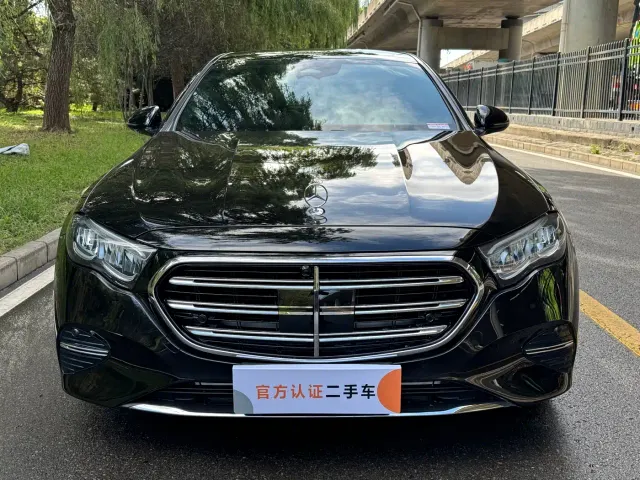 Mercedes-Benz E-Class — Фото автомобиля 2