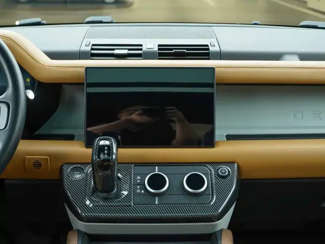 Land Rover Defender — Фото автомобиля 17