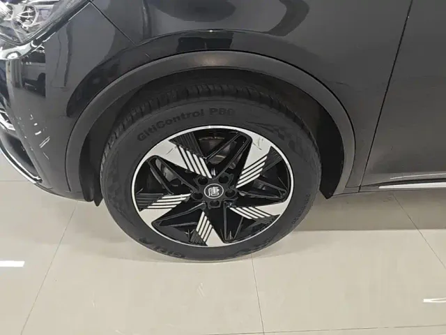 BYD Tang — Фото автомобиля 22
