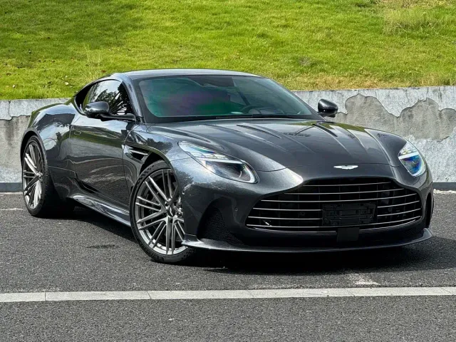 Aston Martin DB12 — Фото автомобиля 4