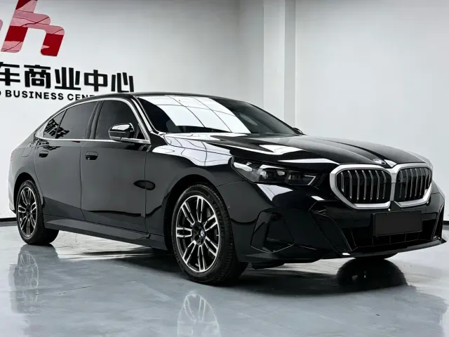 BMW 5 Series — Фото автомобиля 2