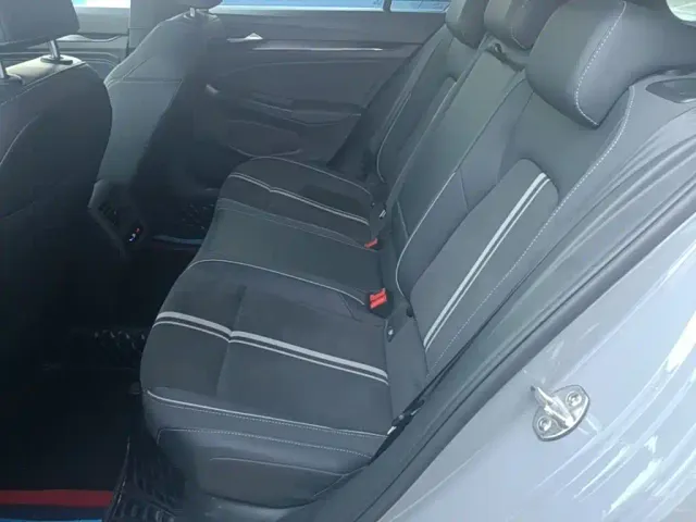 Volkswagen Golf — Фото автомобиля 16