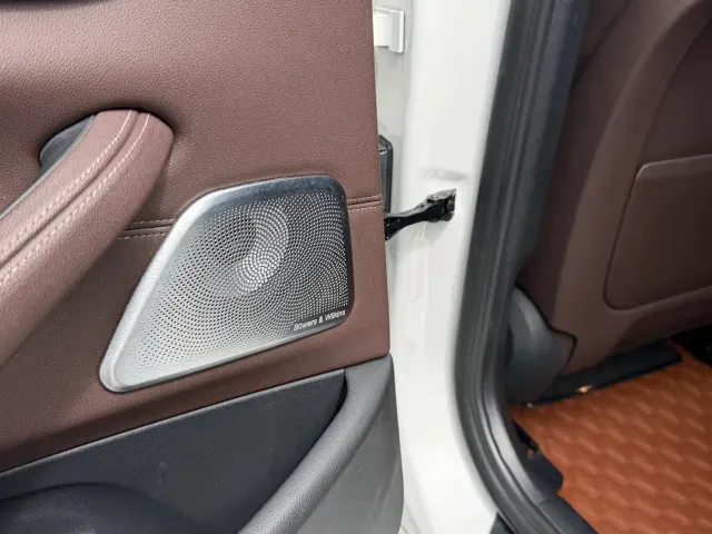 BMW 5 Series — Фото автомобиля 9