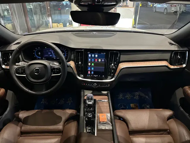 Volvo S60 — Фото автомобиля 9