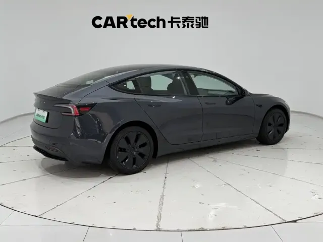 Tesla Model 3 — Фото автомобиля 5