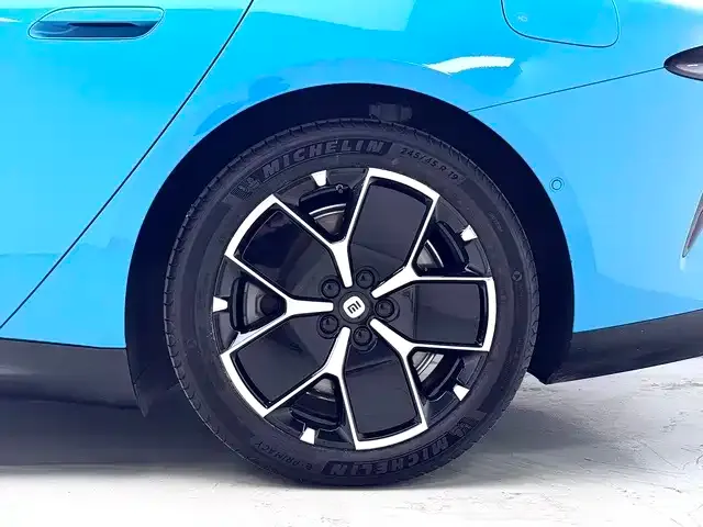 Xiaomi SU7 — Фото автомобиля 14