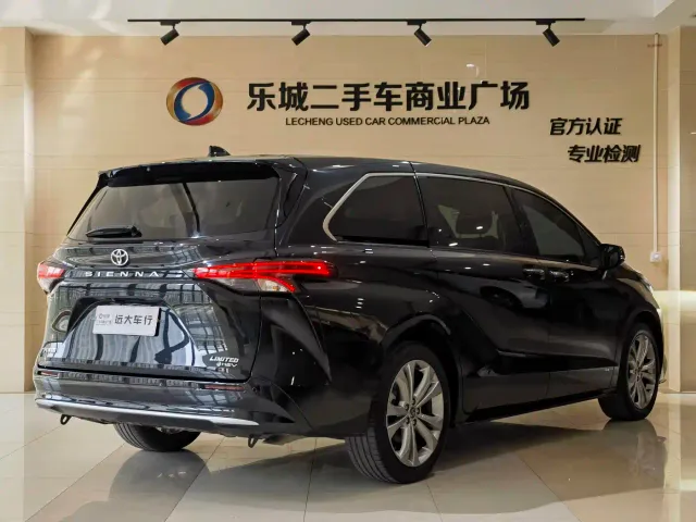 Toyota Sienna — Фото автомобиля 20